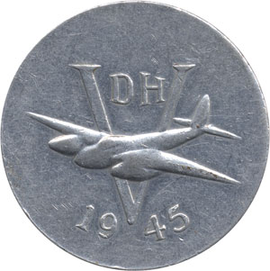 1945 De Havilland 'Victory' token depicting Mosquito fighter bomber 1945